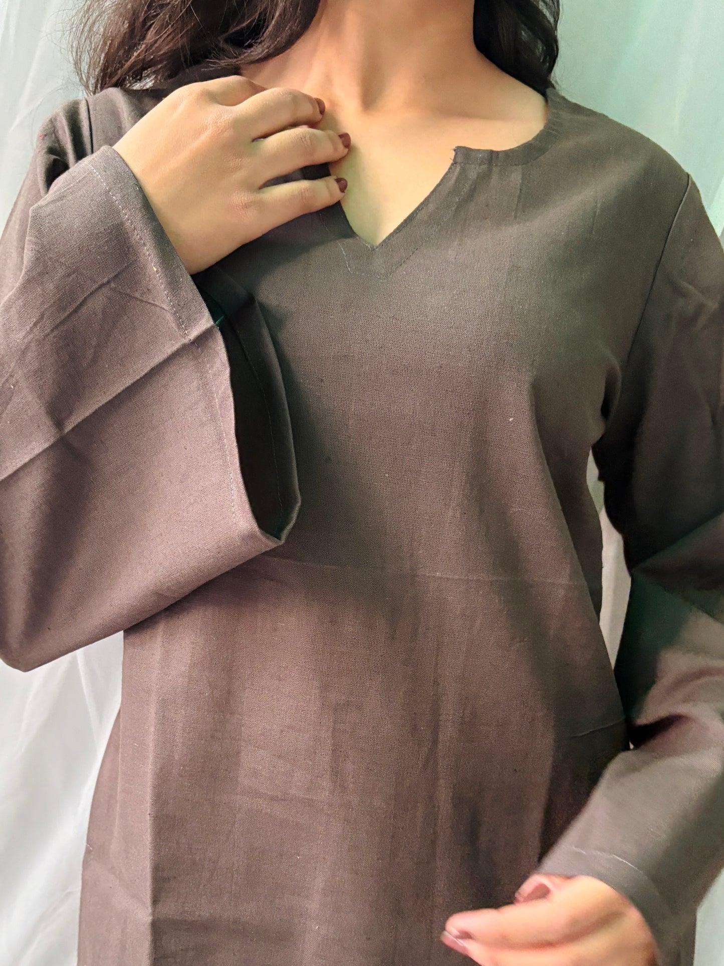 Pebble Curve Short V-neckline Kurti